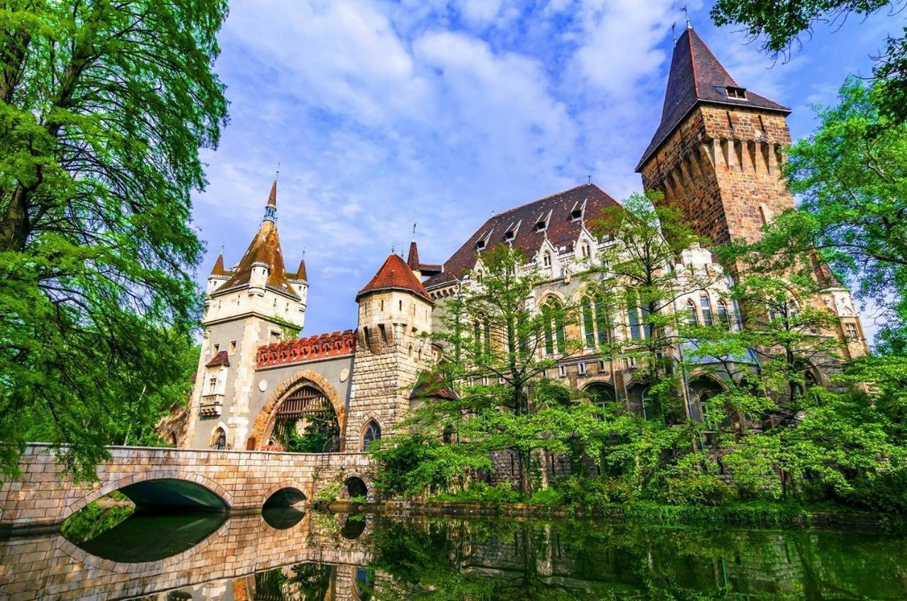 Budapest Hideout In Style With Free Parking - Luxury Apartment 외부 사진